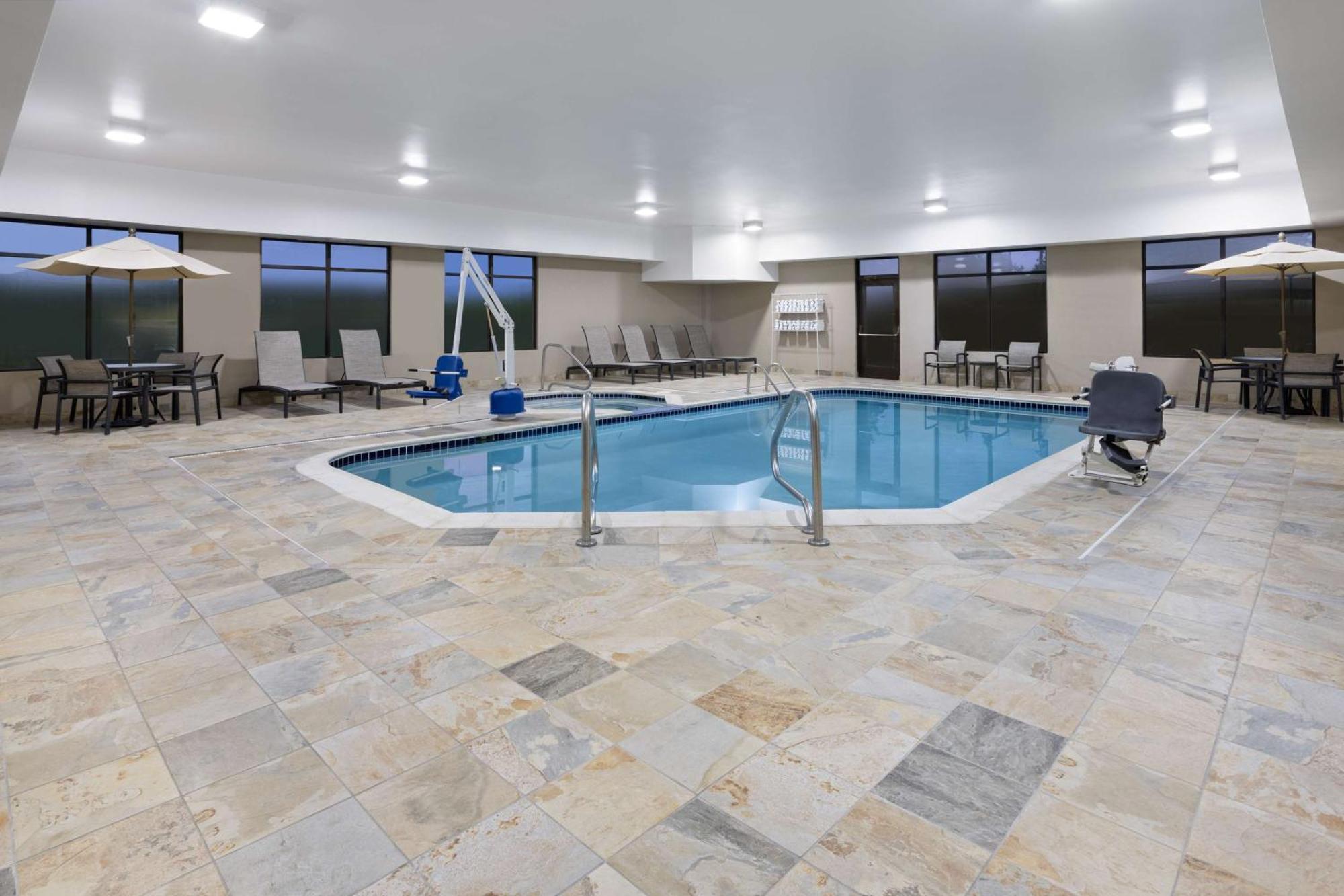 Hampton Inn Cleveland-Airport/Tiedeman Road Brooklyn Екстериор снимка