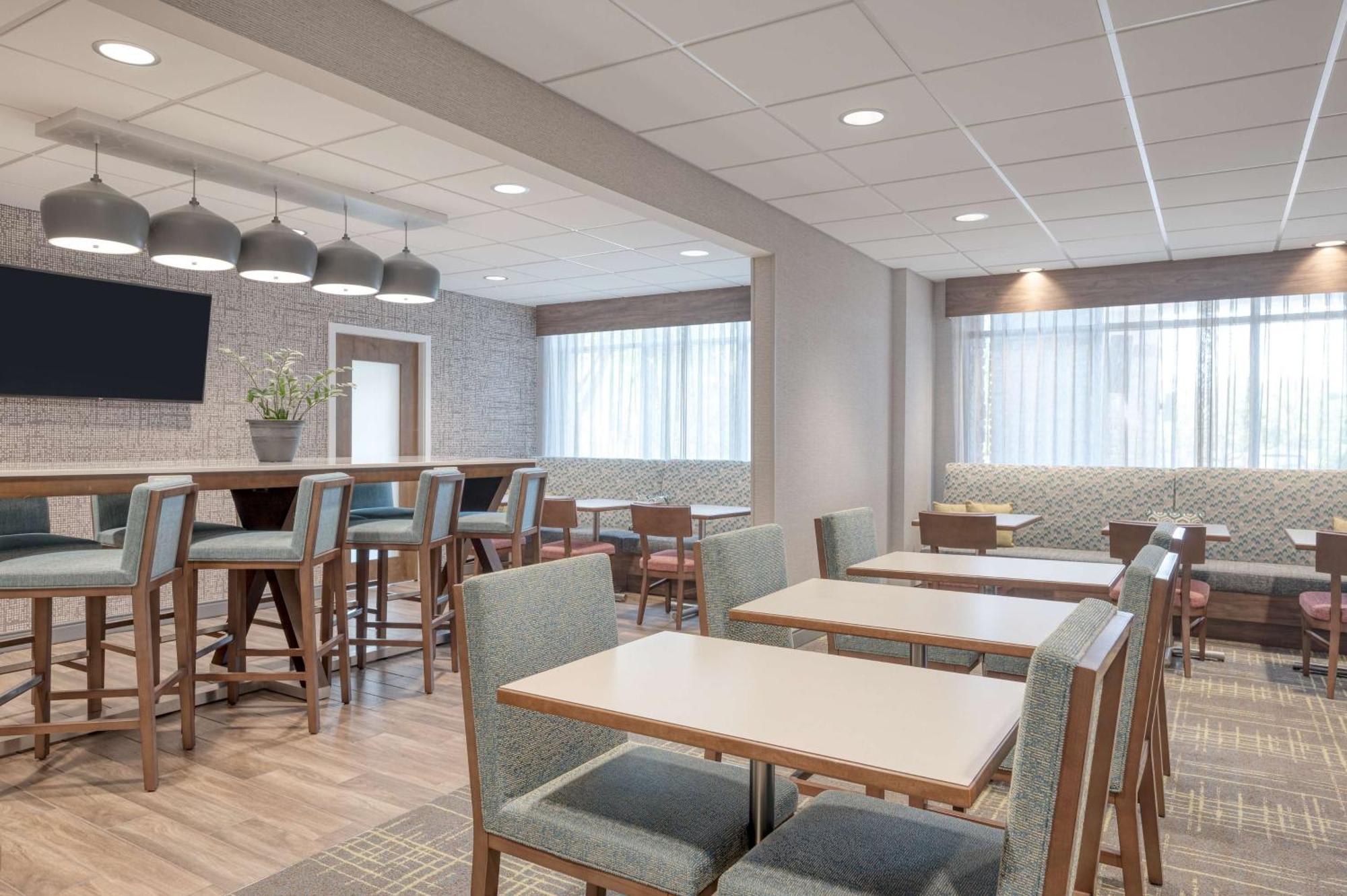 Hampton Inn Cleveland-Airport/Tiedeman Road Brooklyn Екстериор снимка