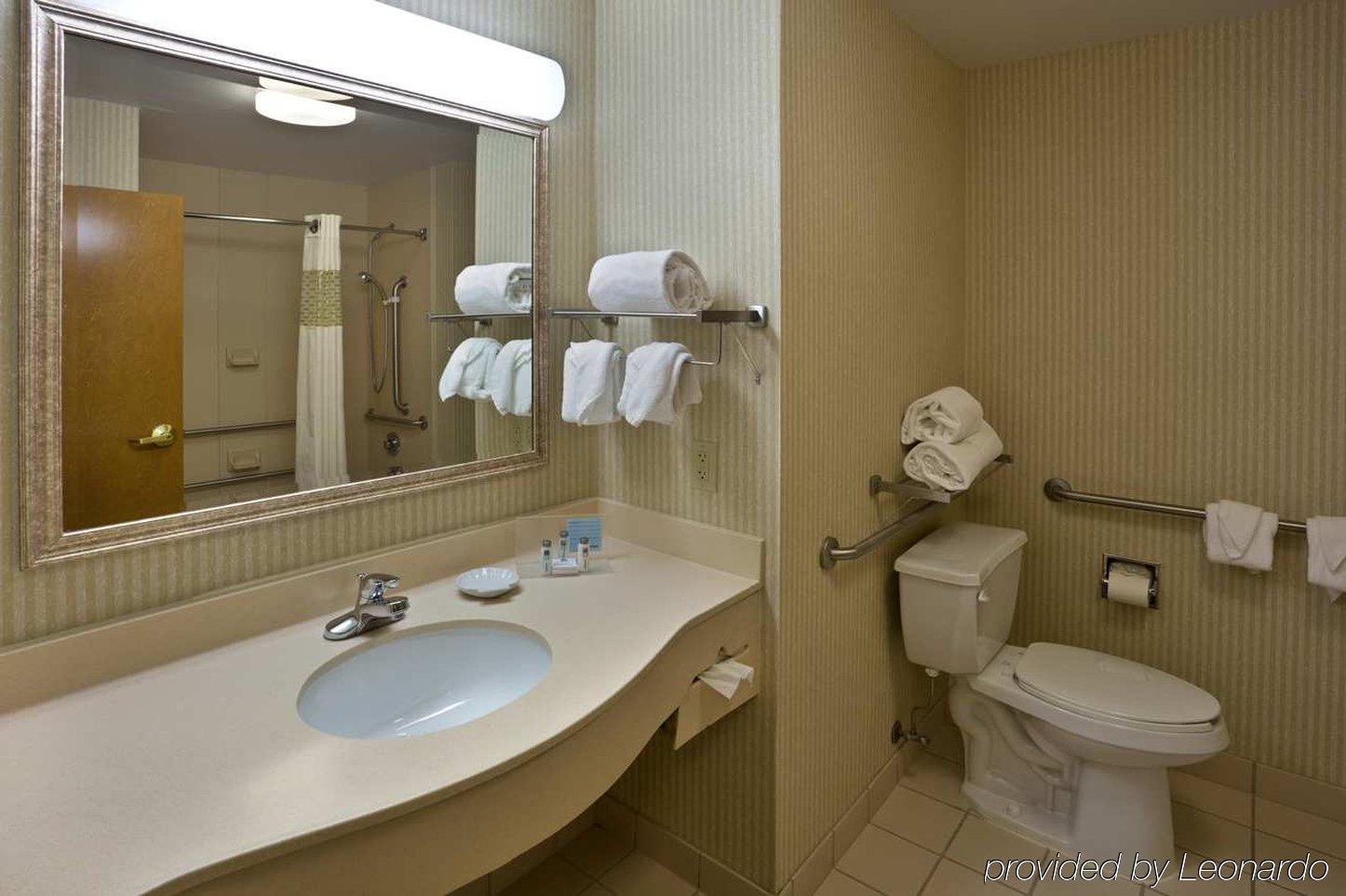 Hampton Inn Cleveland-Airport/Tiedeman Road Brooklyn Стая снимка