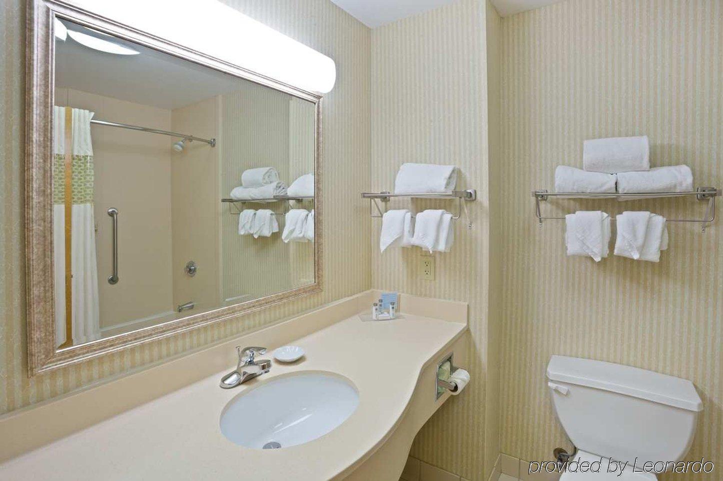 Hampton Inn Cleveland-Airport/Tiedeman Road Brooklyn Стая снимка