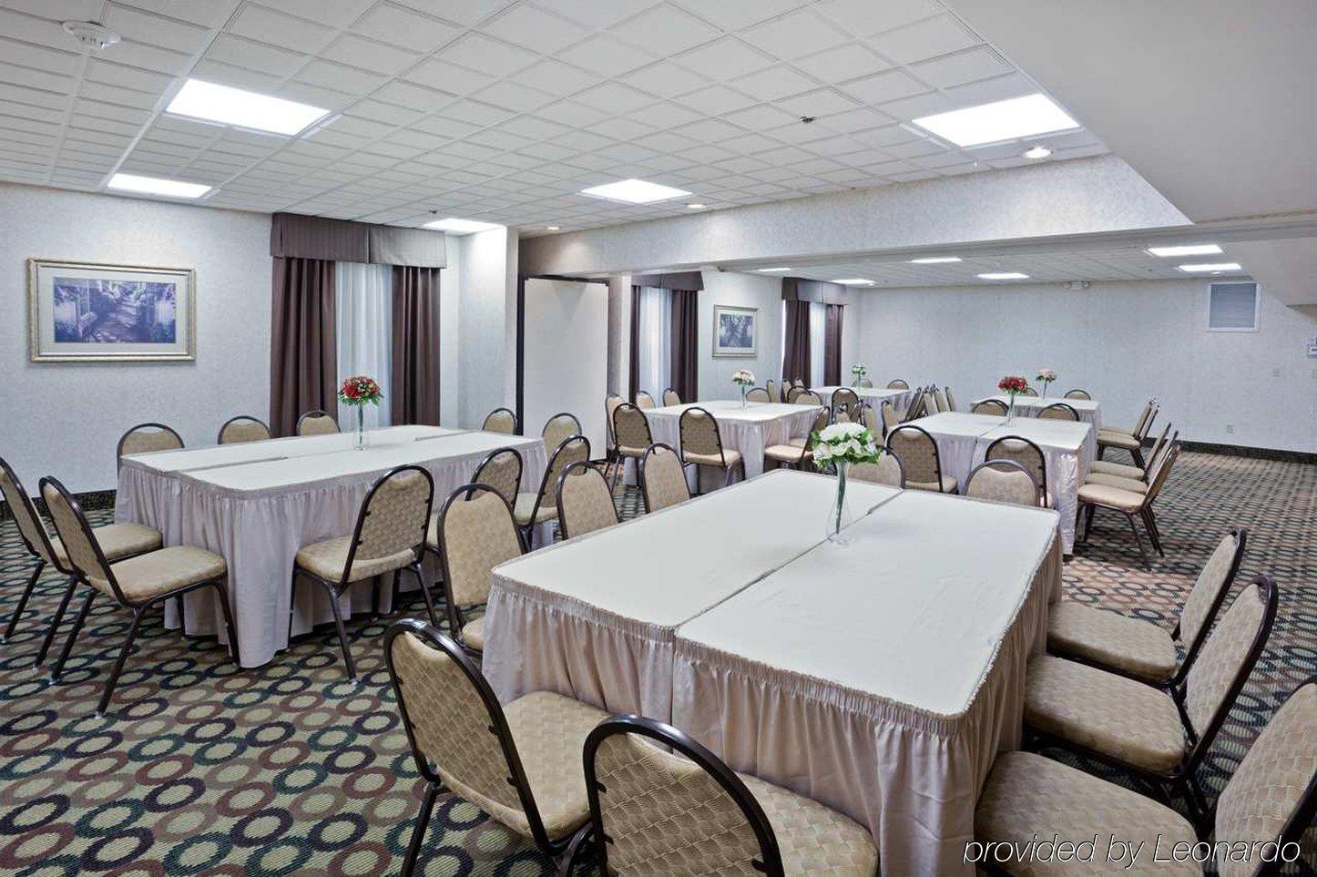 Hampton Inn Cleveland-Airport/Tiedeman Road Brooklyn Бизнес снимка